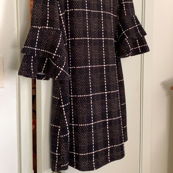 ⭐️2 for $20 NWOT Ronni Nicole Black Dress, Bell Sleeves - Picture 3 of 3